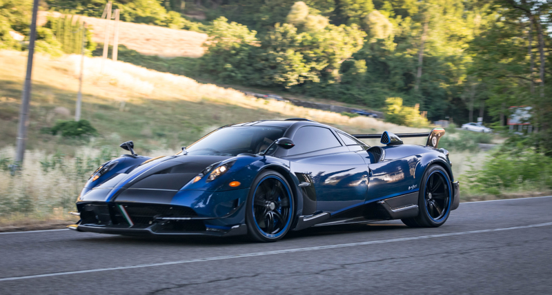 Illustration for article titled A Pagani Rally In Italy Puts All Other Car Meets To Shame